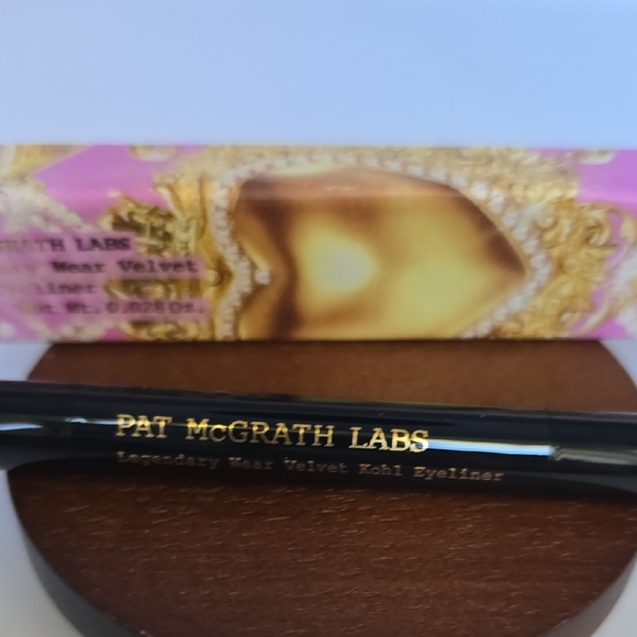 Pat McGrath Labs Legendary Velvet Kohl Black Eyeliner - Picture 3 of 9